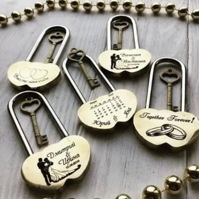 Гравірування на замках Фото