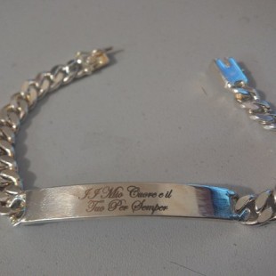 Гравіювання на браслетах