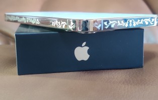 Гравіювання на телефоні